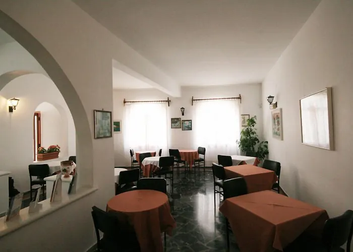 Meros, Santikos Collection Hotell