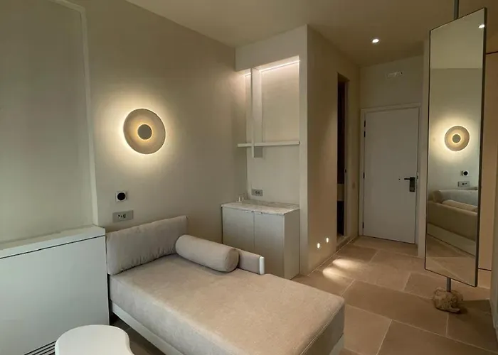 Meros, Santikos Collection Otel 4*