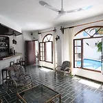 Meros, Santikos Collection Hotell 4*