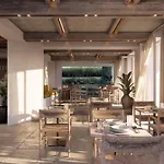 Meros, Santikos Collection Hotell