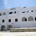 Meros, Santikos Collection Hotell
