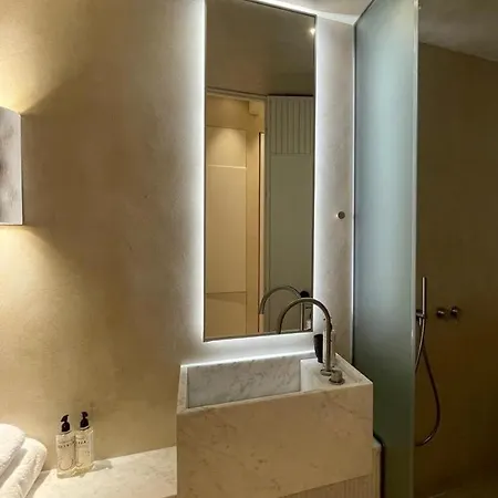 Szálloda Meros, Santikos Collection Náusza