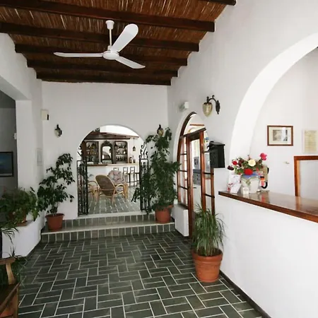 Meros, Santikos Collection Hotel Nausa