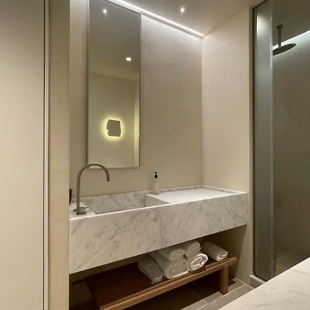 Meros, Santikos Collection Hotel Nausa