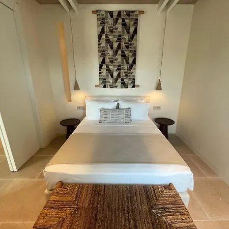 Meros, Santikos Collection Hotel Nausa