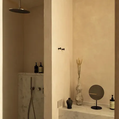 Meros, Santikos Collection Hotel