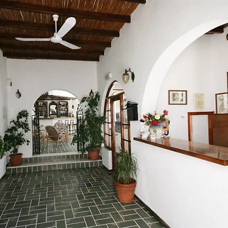 Meros, Santikos Collection Hotel Nausa