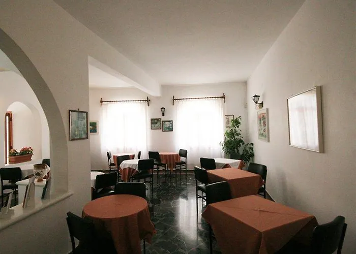 Meros, Santikos Collection Hotel